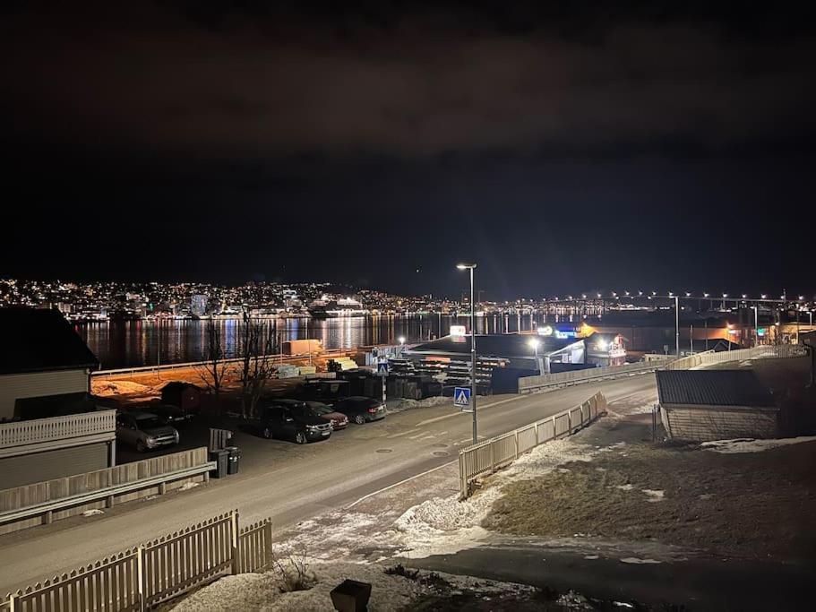 Sentralt Pa Fastlandet Og Gaavstand Til Alle Fasiliteter! Tromsdalen Exterior foto